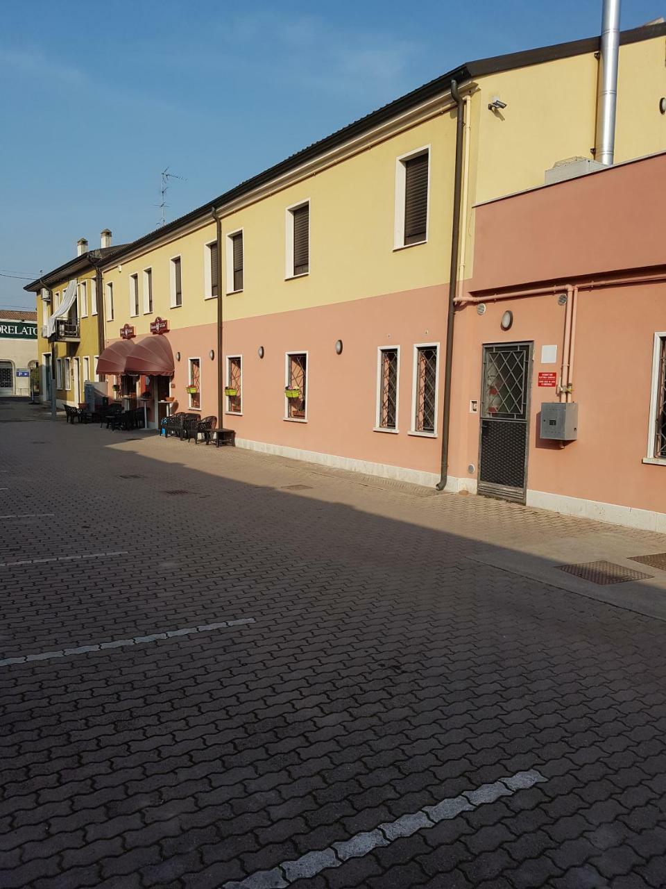 Albergo Ristorante Al Gallo Sanguinetto Luaran gambar