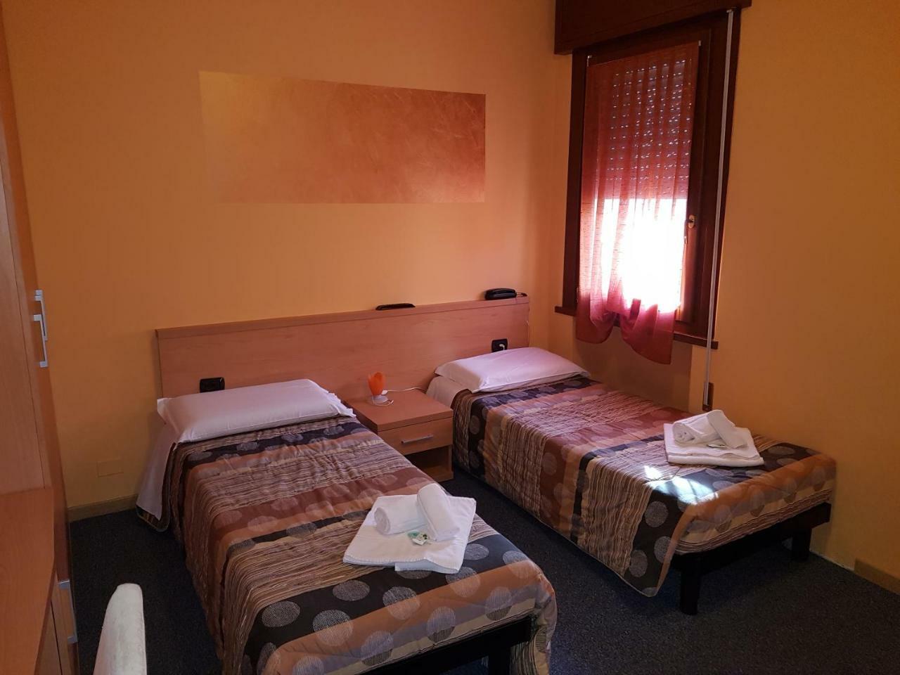 Albergo Ristorante Al Gallo Sanguinetto Luaran gambar