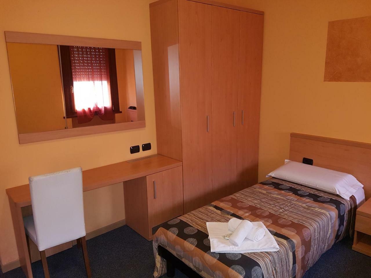 Albergo Ristorante Al Gallo Sanguinetto Luaran gambar